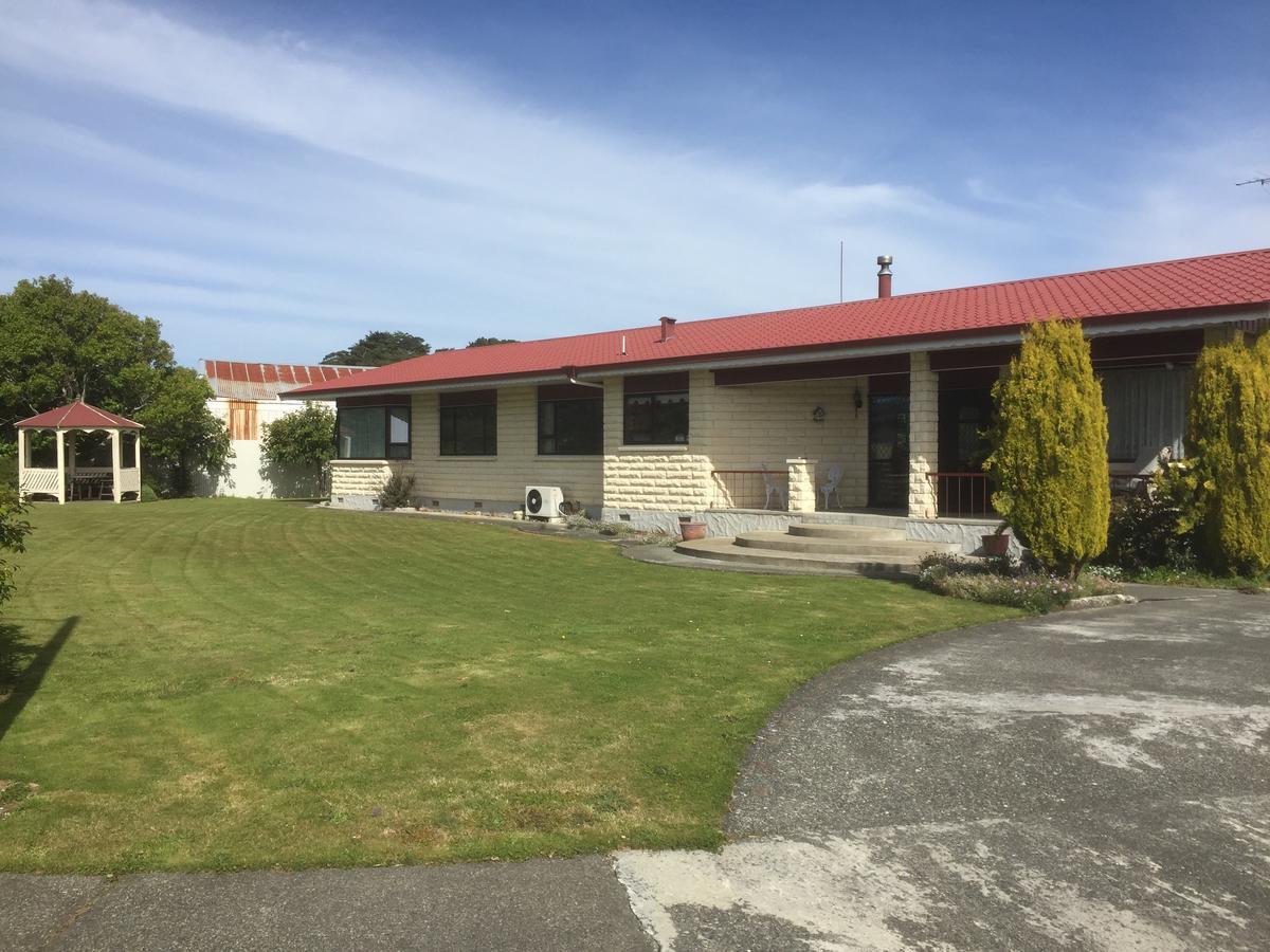Ron And Tony'S Bed & Breakfast Tuatapere Exterior photo