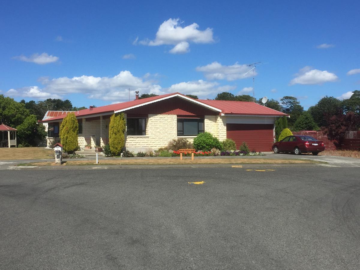Ron And Tony'S Bed & Breakfast Tuatapere Exterior photo